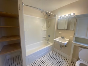 18 Congress Pl in Dedham, MA - Foto de edificio - Building Photo