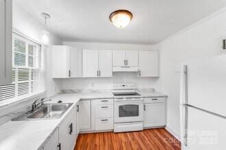 405 W Harvie Ave, Unit B in Gastonia, NC - Building Photo - Building Photo