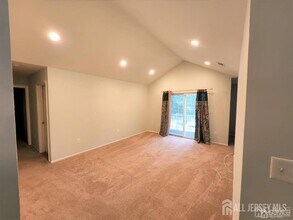 602 Cypress Ln in East Brunswick, NJ - Building Photo - Building Photo