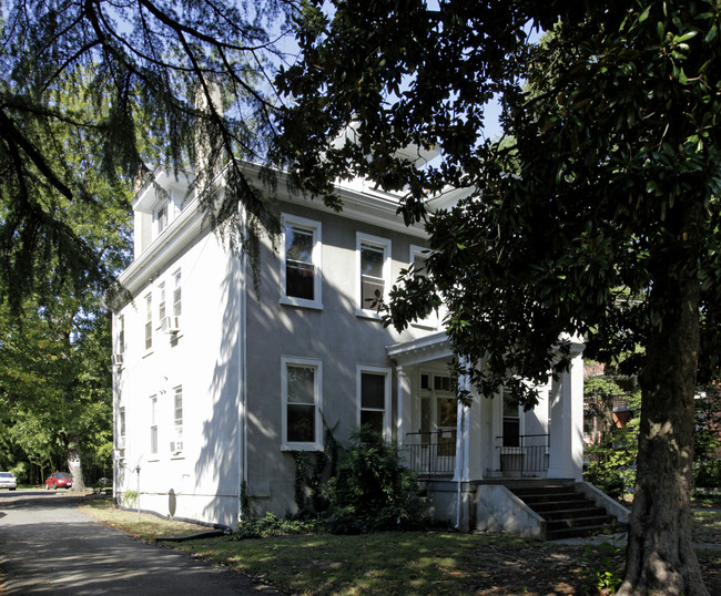 3806 Chamberlayne Ave in Richmond, VA - Foto de edificio - Building Photo