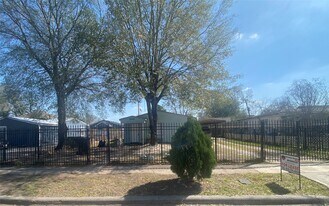 6518 Linden St in Houston, TX - Building Photo