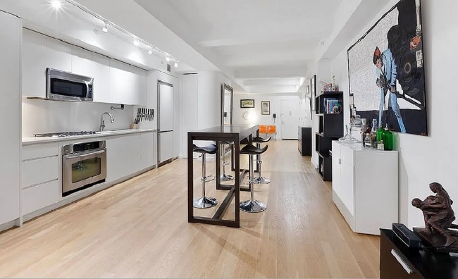 property at 172 E 73rd St