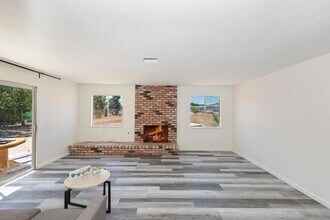 15073 Mojave St in Hesperia, CA - Building Photo - Building Photo