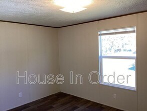 109 Shamrock Park Dr in Landrum, SC - Building Photo - Building Photo