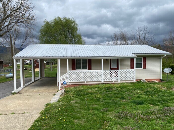 90 Tatham St in Andrews, NC - Building Photo