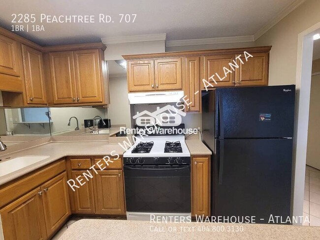2285 Peachtree Rd in Atlanta, GA - Building Photo - Building Photo