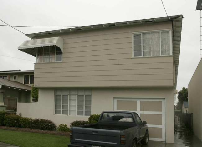 2429 E Broadway in Long Beach, CA - Foto de edificio - Building Photo