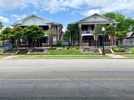 905 N Bishop Ave in Dallas, TX - Building Photo