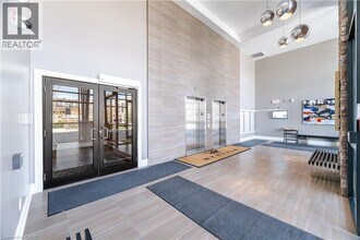 128 Garden Dr in Oakville, ON - Building Photo - Building Photo