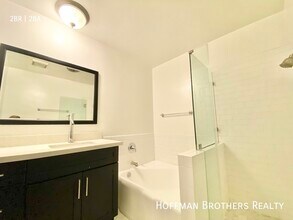 2106 S Bentley Ave in Los Angeles, CA - Building Photo - Building Photo