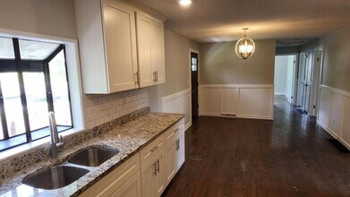 8430 Oak St in Kansas City, MO - Building Photo - Building Photo