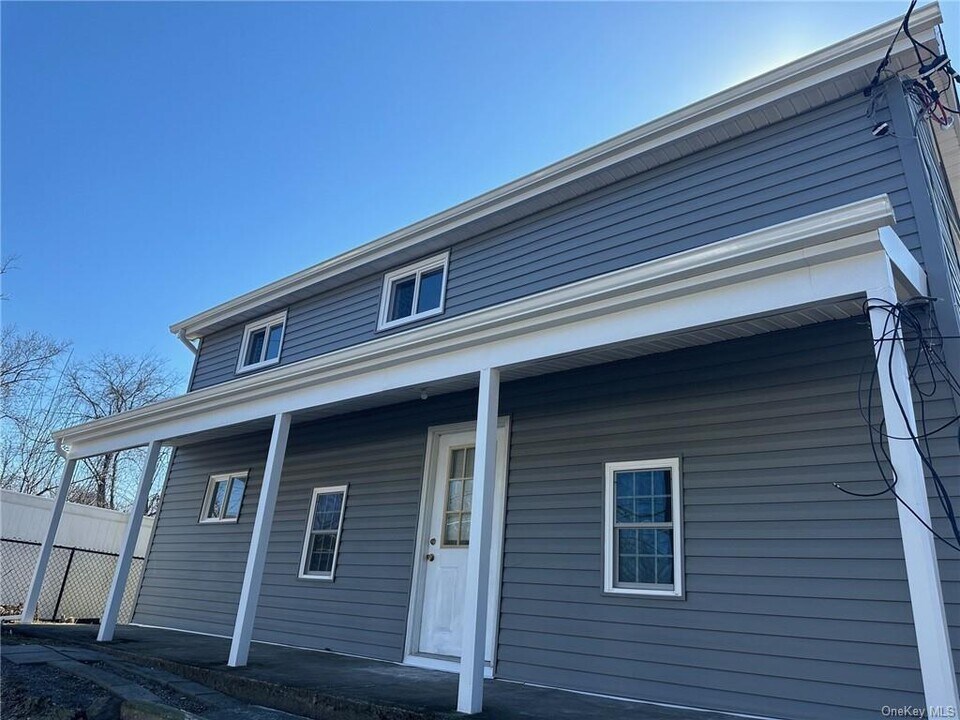 2829 Crompond Rd in Yorktown Heights, NY - Building Photo