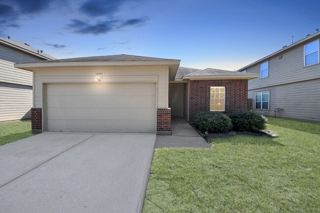 11015 Harston Dr in Tomball, TX - Building Photo - Building Photo