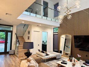 549 NE 10th Ave in Fort Lauderdale, FL - Building Photo - Building Photo