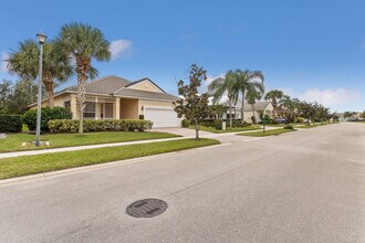 175 NW Willow Grove Ave in Port St. Lucie, FL - Building Photo - Building Photo