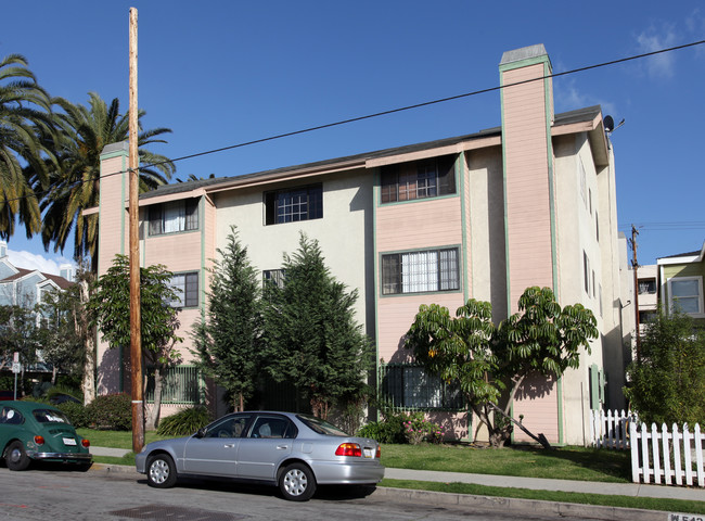 586 Daisy Ave in Long Beach, CA - Foto de edificio - Building Photo