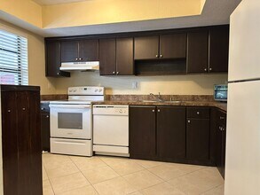 11688 NW 45th St in Coral Springs, FL - Foto de edificio - Building Photo