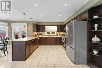 4873 Forest Hill Dr in Mississauga, ON - Building Photo - Building Photo