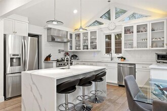 1703 Meadowbrook Dr in Austin, TX - Building Photo - Building Photo