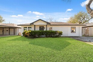 714 E 43rd St in Houston, TX - Building Photo