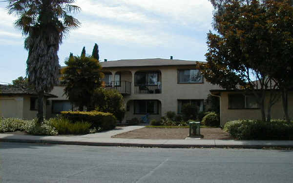 88 W 9TH St in Gilroy, CA - Foto de edificio - Building Photo