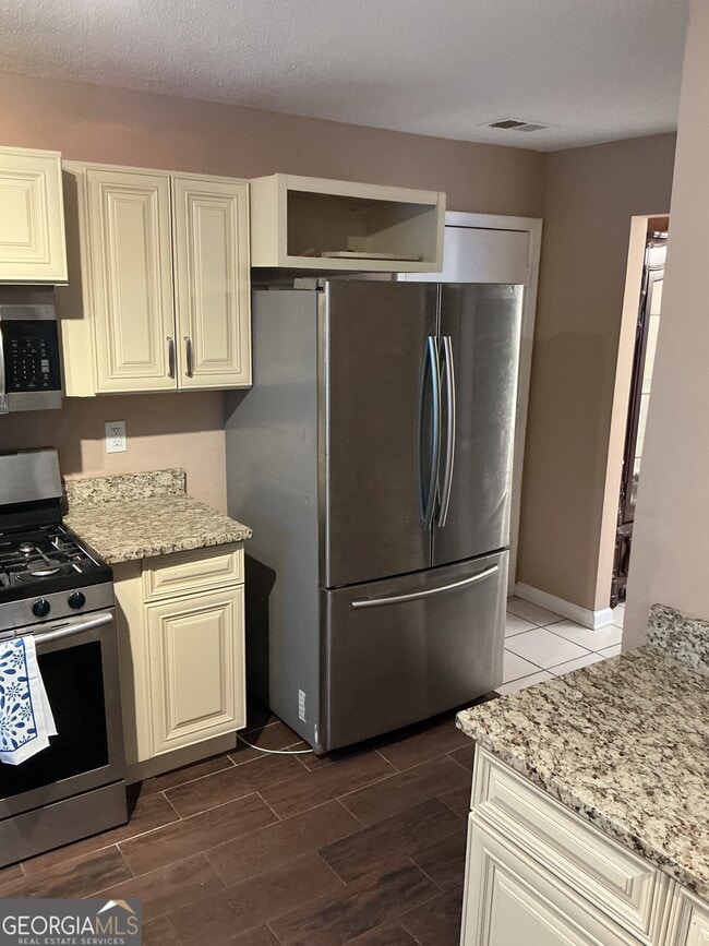 7542 Mountain Creek Bluff in Lithonia, GA - Building Photo - Building Photo