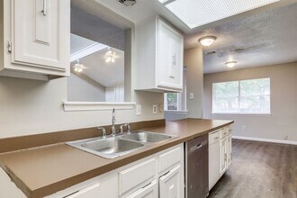 2513 Richmond Dr in Arlington, TX - Foto de edificio - Building Photo