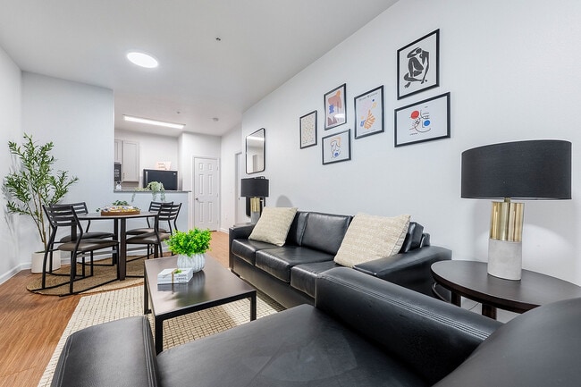 24 Longview in Austin, TX - Foto de edificio - Building Photo