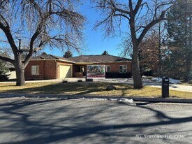 225 Spring Grove Way in Colorado Springs, CO - Building Photo