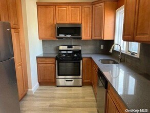 20 Frost Pond Rd-Unit -Lower in Glen Cove, NY - Building Photo - Building Photo