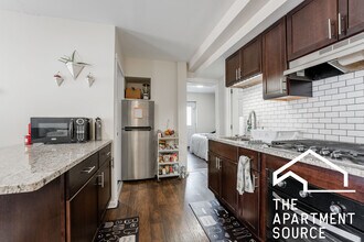 1503 W Fullerton Ave, Unit 2 in Chicago, IL - Building Photo - Building Photo
