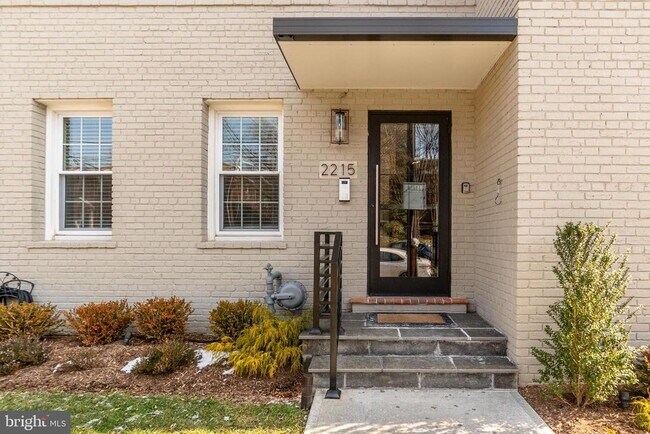 2215 40th St NW in Washington, DC - Building Photo - Building Photo