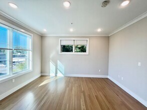 104 Warren St, Unit 5 in Boston, MA - Building Photo - Building Photo