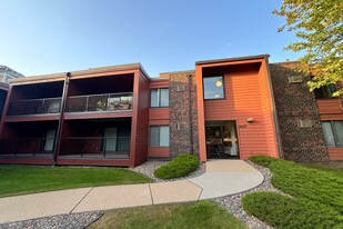 8031 Xerxes Ave S in Bloomington, MN - Building Photo