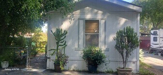 300 E Arbor St in Long Beach, CA - Building Photo