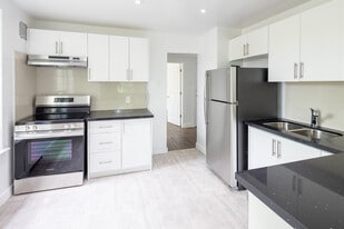 869-875 Avenue Rd in Toronto, ON - Building Photo