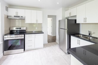 869-875 Avenue Rd in Toronto, ON - Building Photo - Interior Photo