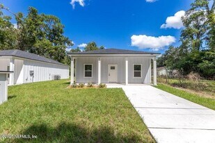 8119 Siskin Ave in Jacksonville, FL - Building Photo