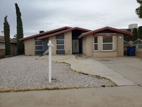 1713 Dave Elliott Dr in El Paso, TX - Building Photo - Building Photo