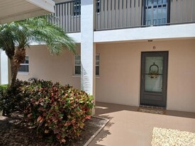 10350 Imperial Point Dr W in Largo, FL - Building Photo