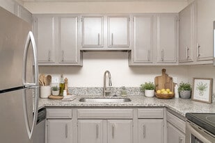 Kensington Columbia in Columbia, TN - Building Photo