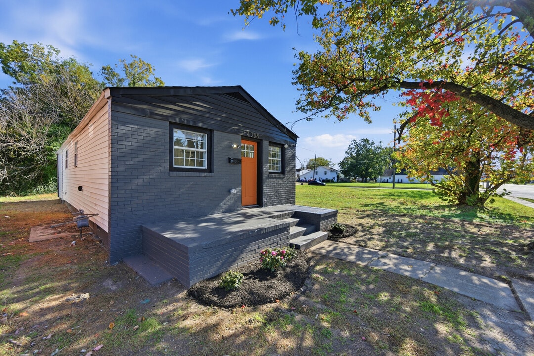 4308 Roanoke Ave in Newport News, VA - Building Photo