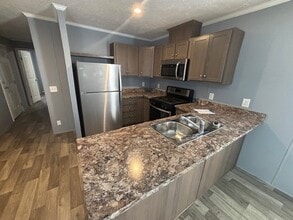 57 Third St. Unit 57 in Dearborn Heights, MI - Foto de edificio - Building Photo