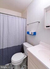 4813 Walton Ave-Unit -UNIT 3 in Philadelphia, PA - Foto de edificio - Building Photo
