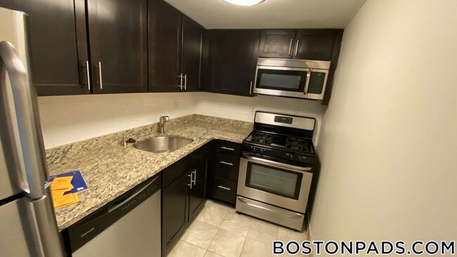 185 Freeman St in Brookline, MA - Building Photo - Building Photo