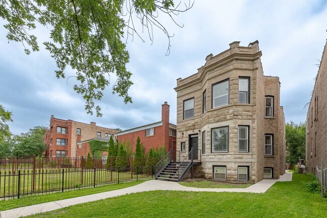 35 N Mayfield Ave in Chicago, IL - Building Photo - Building Photo
