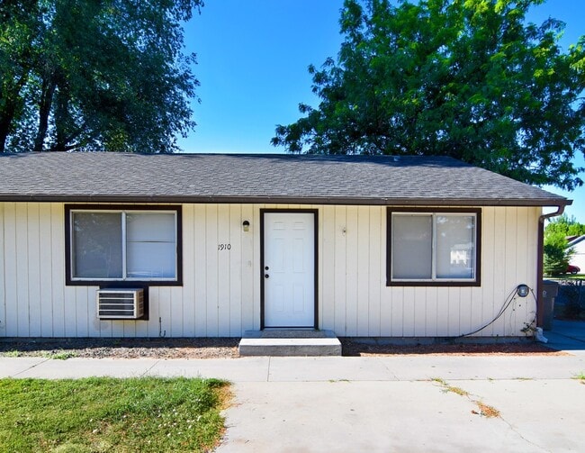 property at 1910 S Juniper St
