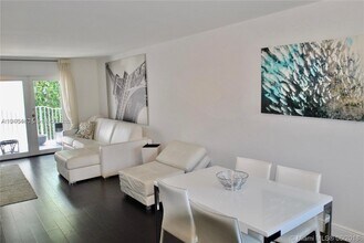 61 Collins Ct in Miami Beach, FL - Building Photo - Building Photo