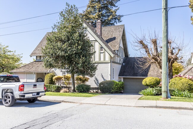 1509 Mahon Av in North Vancouver, BC - Building Photo - Building Photo