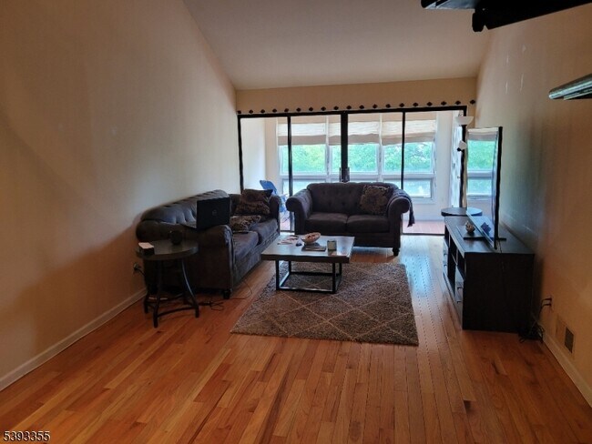 28 Sunrise Dr in Long Hill, NJ - Building Photo - Building Photo